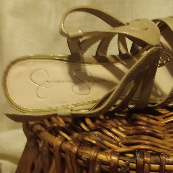 Jessica Simpson tan heels with strap and clasp - Picture 5 of 8